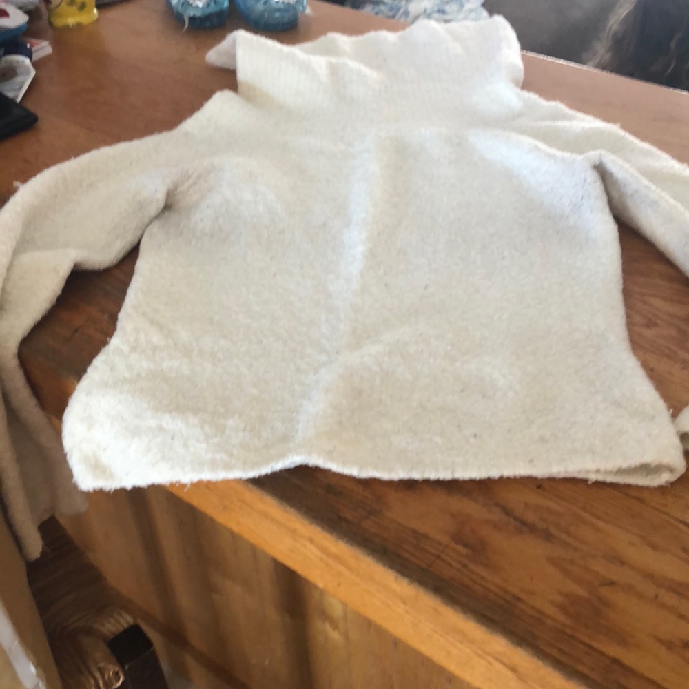 Winter white Moda intern’l convertible sweater